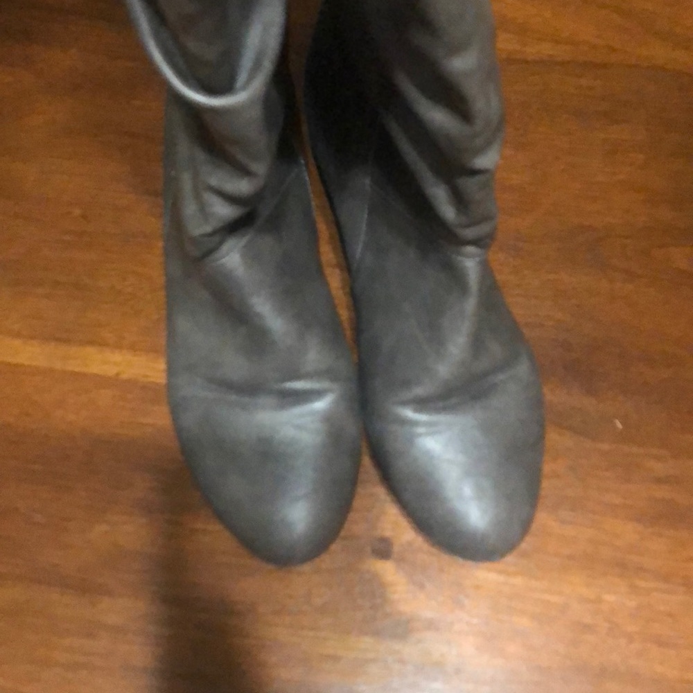 Grey boots - Picture 5 of 9